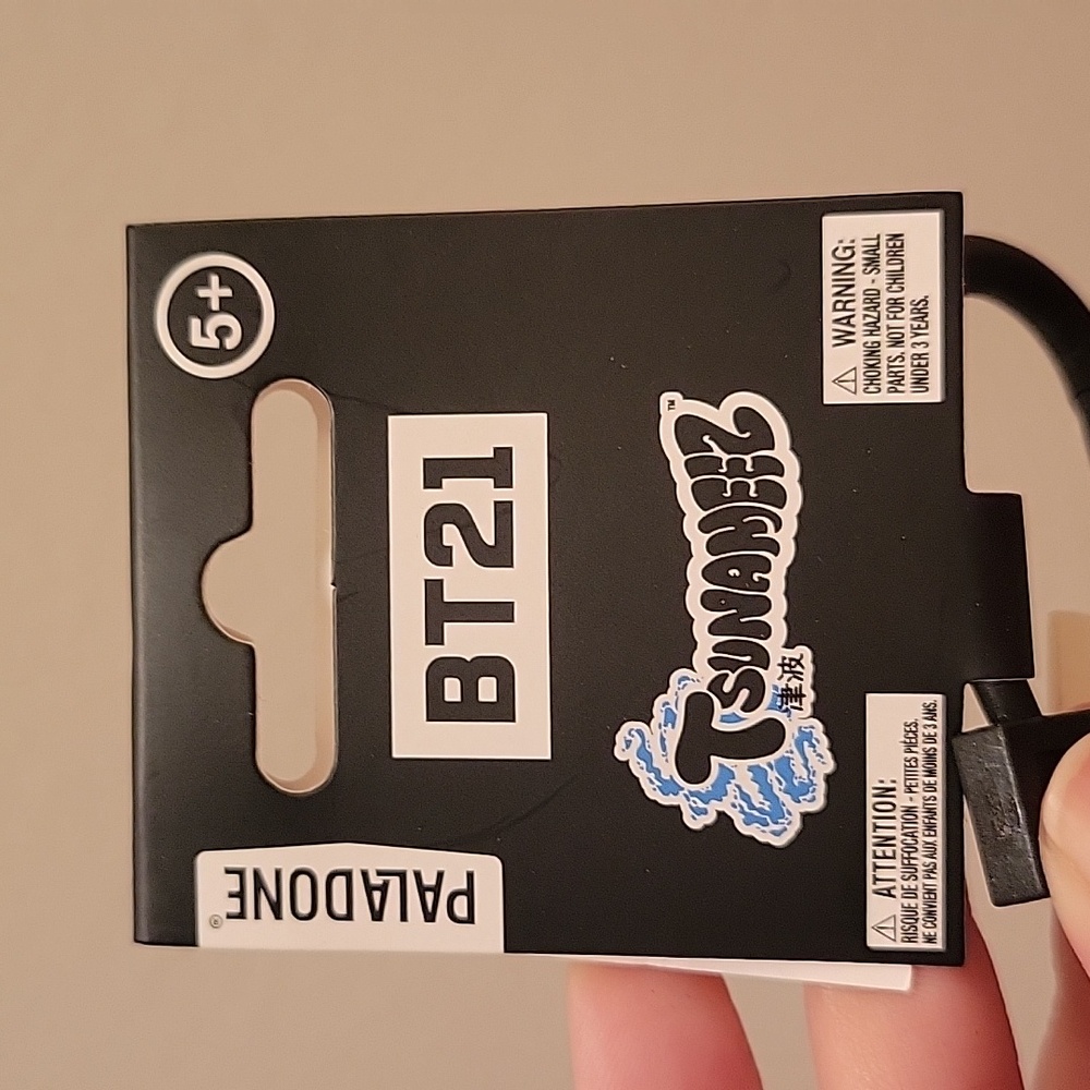 BT21 Shooky Keychain - Picture 3 of 4